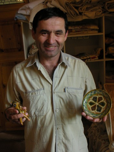 Abdullah with two of his beautiful potteryworks. It's like meeting a Ceramics Celebrity!